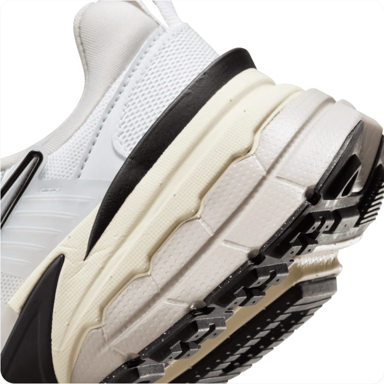 Nike V2K Run – White/Metallic Silver/Sail (Women's)